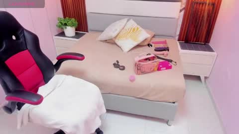 Snapshot of violetta_ross1 chatting on May 16, 2026, 1:10 pm VIOLETTA online show from May 16, 2026, 1:10 pm