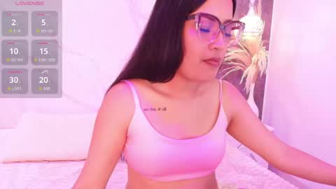 Snapshot of violettaluxx chatting on June 6, 2026, 3:50 pm violettaluxx online show from June 6, 2026, 3:50 pm