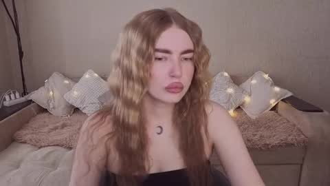 Snapshot of violettaotis chatting on April 21, 2026, 12:33 pm ViolettaOtis online show from April 21, 2026, 12:33 pm