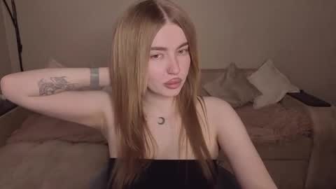 Snapshot of violettaotis chatting on May 9, 2026, 3:17 pm ViolettaOtis online show from May 9, 2026, 3:17 pm