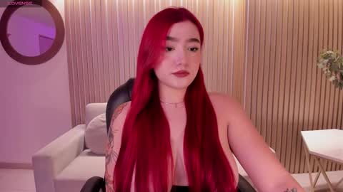 Violett Castel online show from September 13, 2025, 6:51 pm