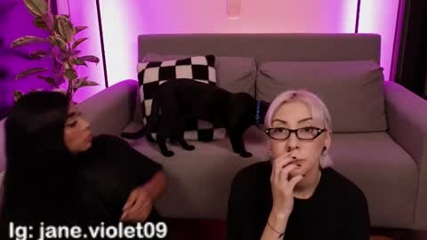 Violet online show from December 15, 2025, 12:48 am