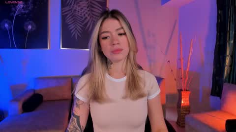 Violett  online show from December 17, 2025, 6:47 pm