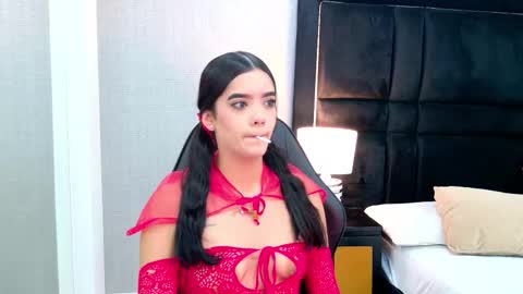 Snapshot of violettjhonson chatting on December 17, 2025, 2:12 pm ViolettJhonson online show from December 17, 2025, 2:12 pm