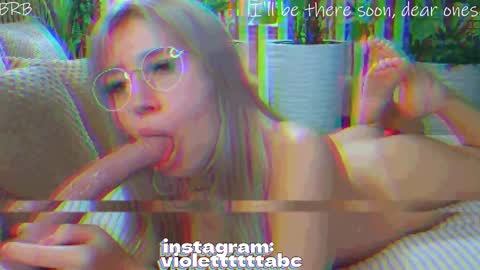 Violetta online show from November 17, 2025, 8:25 pm