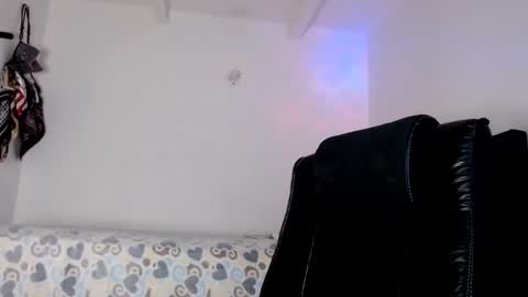  Violet  online show from January 7, 2025, 4:48 pm