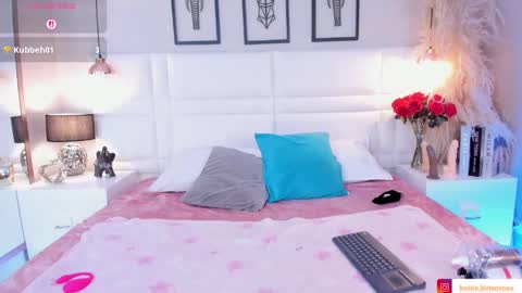 VIOLLET online show from November 7, 2025, 8:31 pm