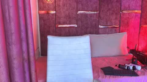 viollettebylyly online show from February 19, 2026, 1:07 pm