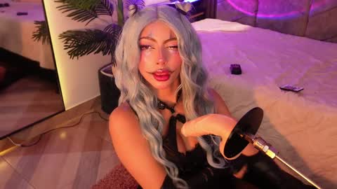 viollettebylyly online show from April 3, 2026, 1:42 pm