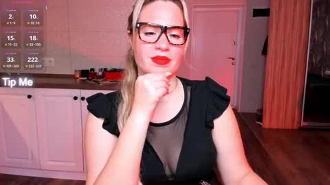 Snapshot of vip_juicy chatting on October 1, 2025, 11:16 am  VelvettTime  online show from October 1, 2025, 11:16 am