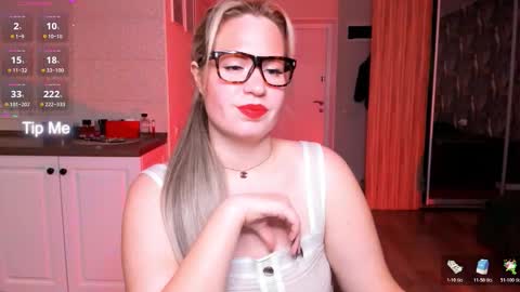 Snapshot of vip_juicy chatting on October 18, 2025, 8:26 am  VelvettTime  online show from October 18, 2025, 8:26 am