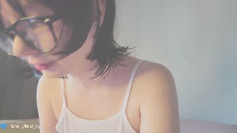 Snapshot of virgiin_lily chatting on September 11, 2025, 5:40 am  Lily  online show from September 11, 2025, 5:40 am