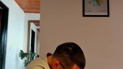 Vito Ferrer online show from January 17, 2025, 3:53 pm