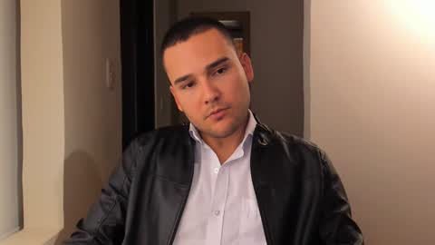 Vito Ferrer online show from February 6, 2025, 1:27 am