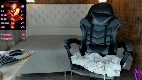 VittaaaPlease help me with your thumbs up its important  online show from February 23, 2025, 6:56 pm