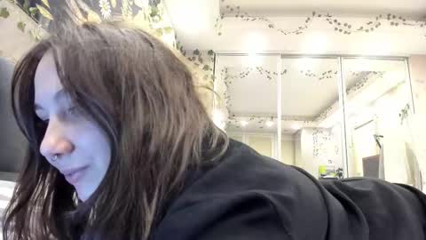 Viv online show from November 9, 2025, 7:34 pm