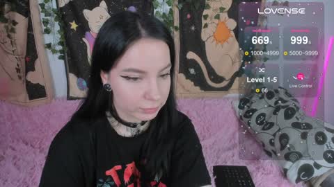 Snapshot of vivi__squirrel chatting on December 3, 2024, 12:27 pm Vivi   online show from December 3, 2024, 12:27 pm