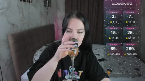 Snapshot of vivi__squirrel chatting on January 13, 2025, 6:49 am Vivi   online show from January 13, 2025, 6:49 am