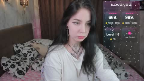 Snapshot of vivi__squirrel chatting on January 25, 2025, 11:23 am Vivi   online show from January 25, 2025, 11:23 am