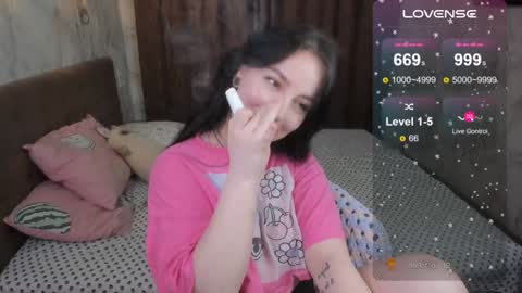 Snapshot of vivi__squirrel chatting on January 30, 2025, 9:15 am Vivi   online show from January 30, 2025, 9:15 am