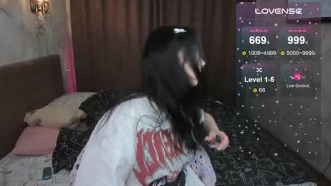 Snapshot of vivi__squirrel chatting on February 10, 2025, 3:03 am Vivi   online show from February 10, 2025, 3:03 am