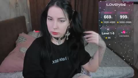 Snapshot of vivi__squirrel chatting on February 12, 2025, 6:51 am Vivi   online show from February 12, 2025, 6:51 am
