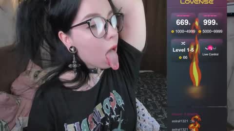 Snapshot of vivi__squirrel chatting on February 13, 2025, 7:56 am Vivi   online show from February 13, 2025, 7:56 am