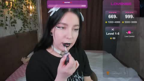 Snapshot of vivi__squirrel chatting on February 21, 2025, 6:40 am Vivi   online show from February 21, 2025, 6:40 am
