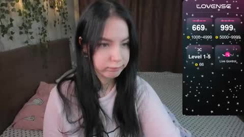 Snapshot of vivi__squirrel chatting on March 7, 2025, 2:46 am Vivi   online show from March 7, 2025, 2:46 am