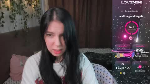 Snapshot of vivi__squirrel chatting on March 7, 2025, 5:51 am Vivi   online show from March 7, 2025, 5:51 am