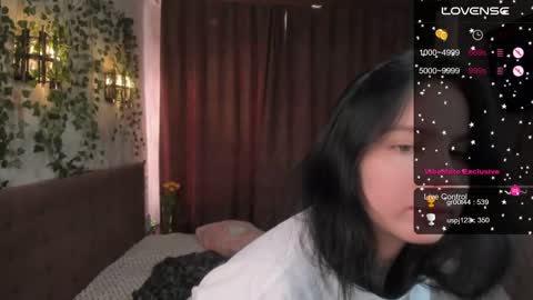 Snapshot of vivi__squirrel chatting on March 9, 2025, 8:40 am Vivi   online show from March 9, 2025, 8:40 am