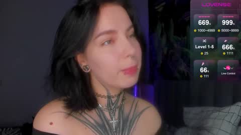 Snapshot of vivi__squirrel chatting on September 9, 2025, 1:27 am Vivi   online show from September 9, 2025, 1:27 am
