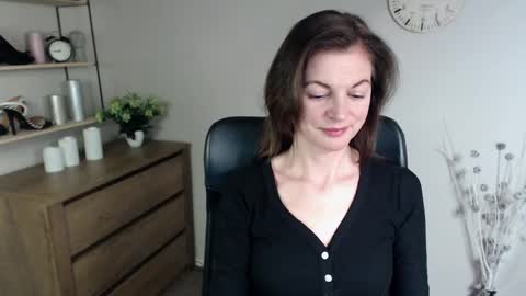 Vivian online show from December 17, 2024, 8:45 am