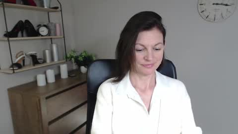 Vivian online show from February 3, 2025, 4:52 pm