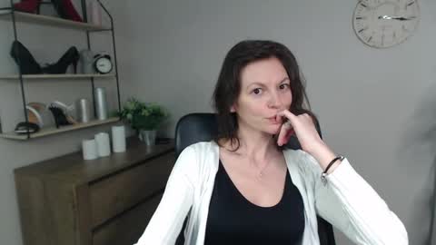 Vivian online show from February 28, 2025, 6:52 pm