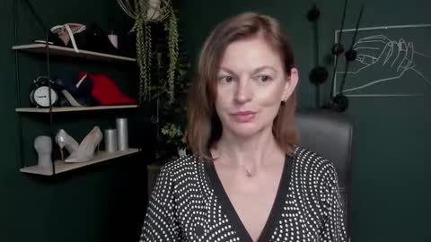 Vivian online show from September 15, 2025, 6:35 am