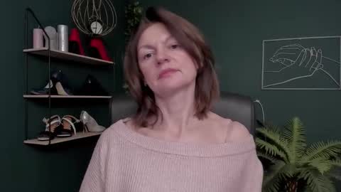 Vivian online show from November 20, 2025, 6:57 am