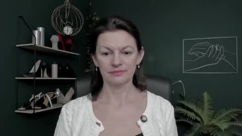 Vivian online show from December 18, 2025, 7:03 am