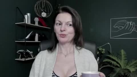 Vivian online show from February 10, 2026, 7:01 am