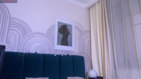 Vivian Evans online show from December 1, 2025, 1:43 am