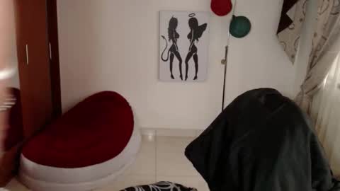 vivian_milf_paint online show from November 14, 2025, 2:38 pm