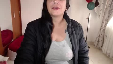 vivian_milf_paint online show from December 19, 2025, 12:34 pm