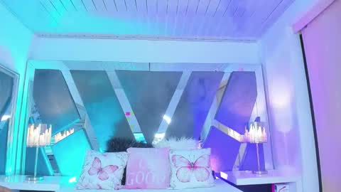 Vivian Monroe online show from September 27, 2025, 1:27 pm