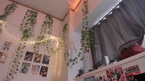 vivian_qwerty online show from March 11, 2026, 5:24 am