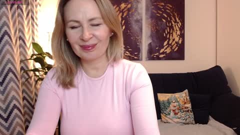 Vivian online show from December 3, 2024, 6:17 pm