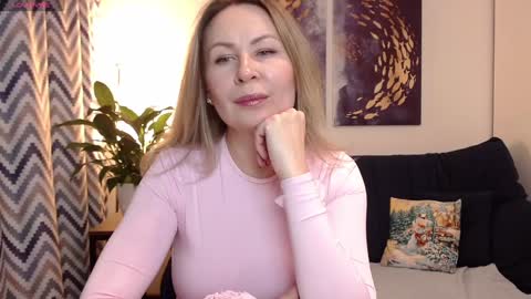 Vivian online show from December 8, 2024, 5:11 pm