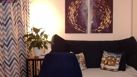 Vivian online show from February 8, 2025, 5:50 pm