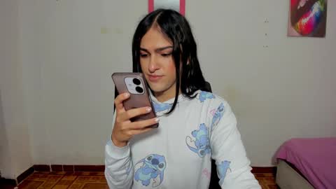 Snapshot of vivianalatin chatting on February 22, 2026, 11:47 pm instagram Viviana73215 online show from February 22, 2026, 11:47 pm