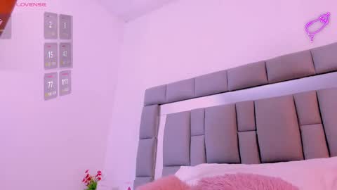 Vivi online show from September 19, 2025, 12:06 pm