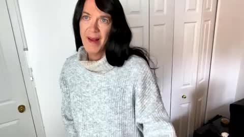 Vivlove online show from February 2, 2025, 6:42 pm